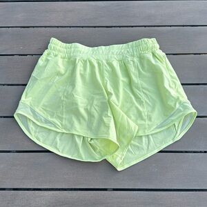 Lululemon Hotty Hot Low Rise Short 4"
Crispin Green Size 8